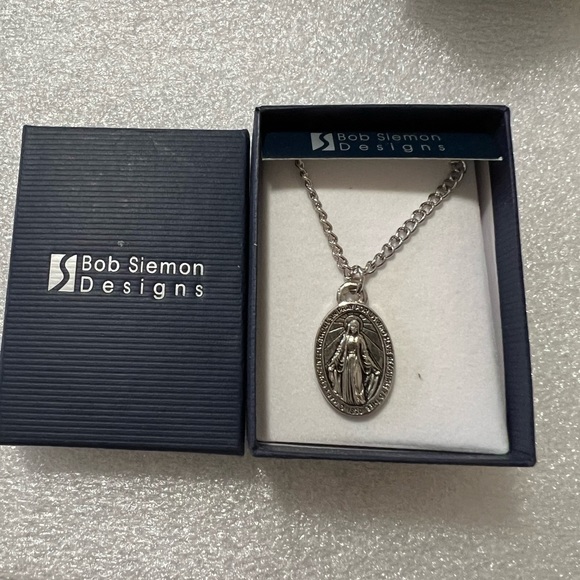 Bob Siemon brand beautiful silver necklace NWT in original box - Picture 1 of 3